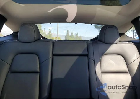 2024 Tesla Model Y из США, поврежденный, VIN 7SAYGDED3RF118899